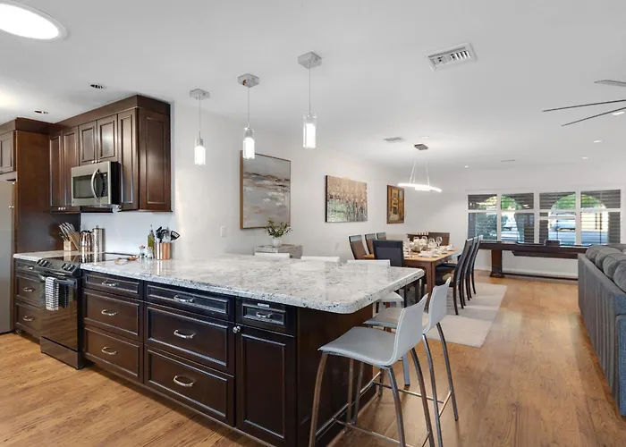 Spacious Palm Oasis Tempe
