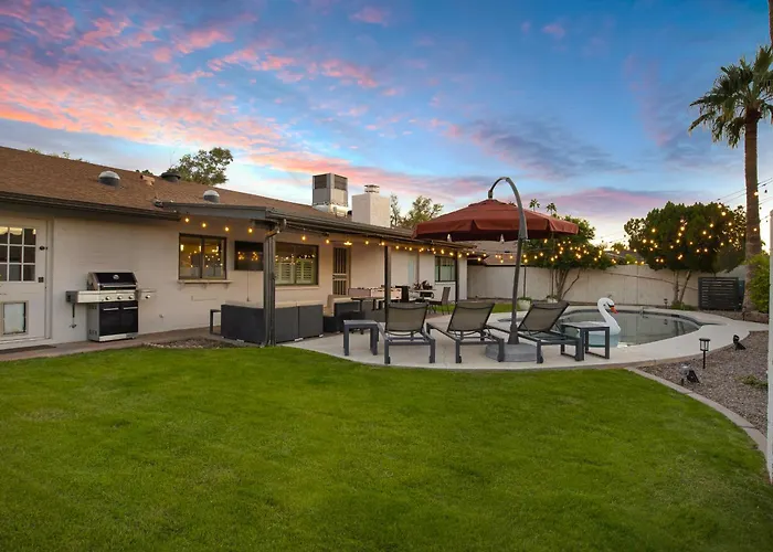 Spacious Palm Oasis