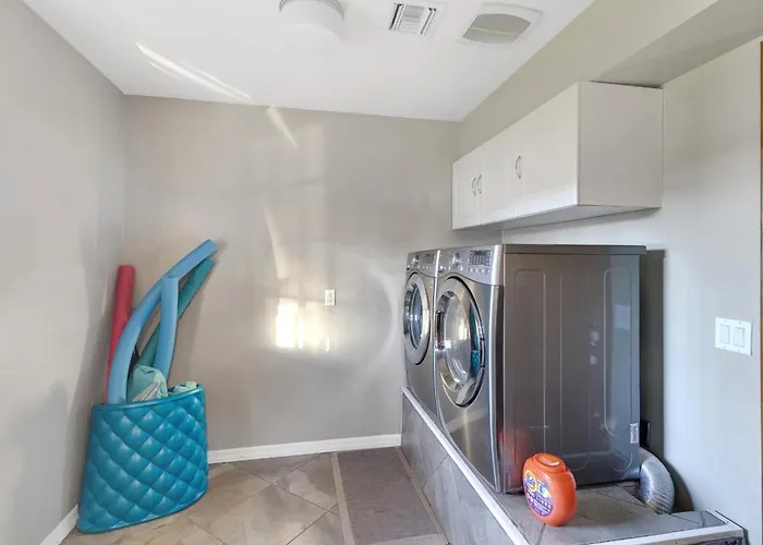 Spacious Palm Oasis * Tempe